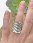 Preview: Silberner Fingerring "Effie" mit hübschem, schlichtem Ringmuster