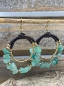 Mobile Preview: Stilvolle Ohrringe mit unverkennbarem Design - goldene Perlen grüne Edelsteine
