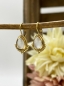 Preview: Sorgfältig verarbeitete goldene Ohrringe im Boho-Stil mit weissem Perlmutt-Tropfen "Rachel" - Pink Sand