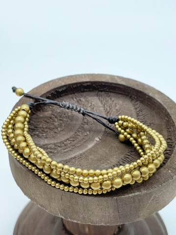 Armband mit vier Kettchen mit unterschiedlich grossen goldenen Perlen "Joella"