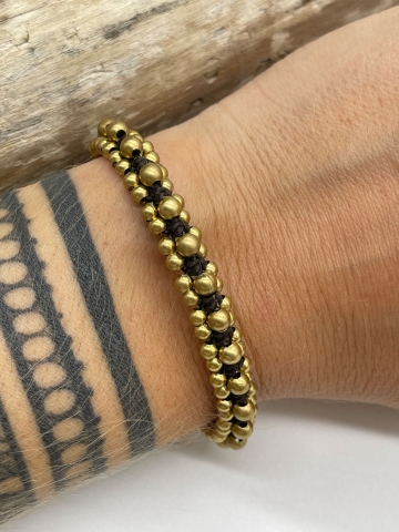 Armband mit goldenen Perlen und schwarzen Kordeln "Ginny"