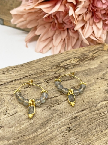 Goldene Ohrringe aus Edelstahl. Anhänger aus Labradoriten "Ulia"