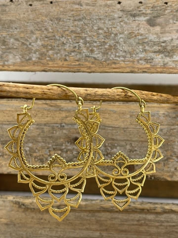 Bohemische Ohrringe mit detailreichem Design