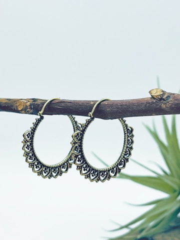 Ohrringe mit Herzdekor im indischen Boho-Stil "Piya"