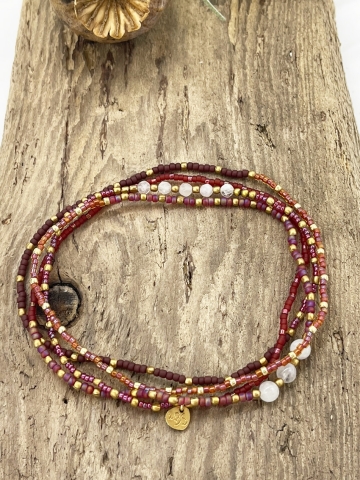 Perlenarmband aus einem Stück. Kann bis fünfmal um das Handgelenk gewickelt werden "Together Mondstein Gold". Fairtrade-Produkt.