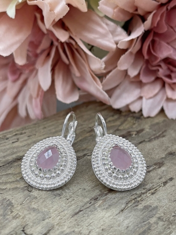Silberne Ohrringe mit rosé Jade-Stein in Tropfenform und breitem Silberrahmen "Aino" - Pink Sand