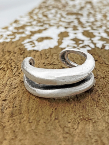 Silberner Ring mit kunstvollem Design "Yasha"