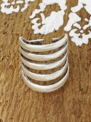 Breiter Silberring mit mehreren zusammenlaufenden Reifen "Kala"