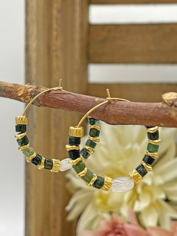 Goldene Creolen-Ohrringe mit Krallen aus Mossachat und Mondstein "Hani"