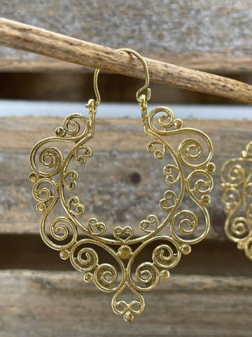 Sehr schöne goldene Ohrringe im indisch bohemischen Stil