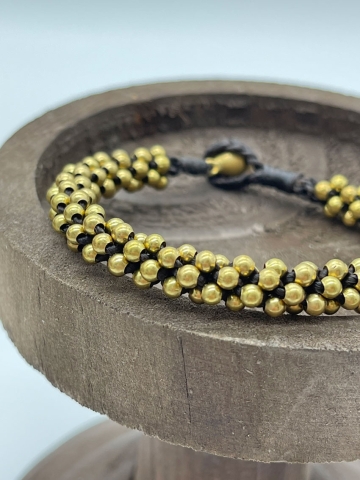 Armband mit goldenen Perlen und schwarzen Kordeln "Gemma"