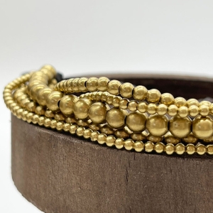 Armband aus vier Kettchen mit unterschiedlich grossen goldenen Perlen "Joella"
