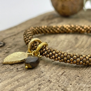 Perlarmband braun / gold aus Fairtrade-Produktion "Jacky multi color Blatt Tiger Eye"