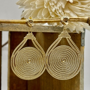 Bemerkenswerte Ohrringe mit rundem, goldenem Kreisanhänger in Form eines Seiles